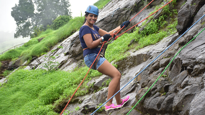 2353Rappelling-01(1)